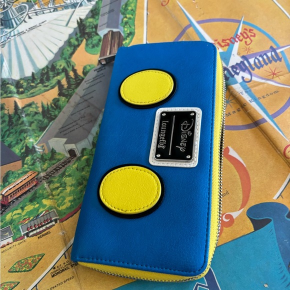 Loungefly Donald Duck Backpack with matching wallet - Picture 5 of 11